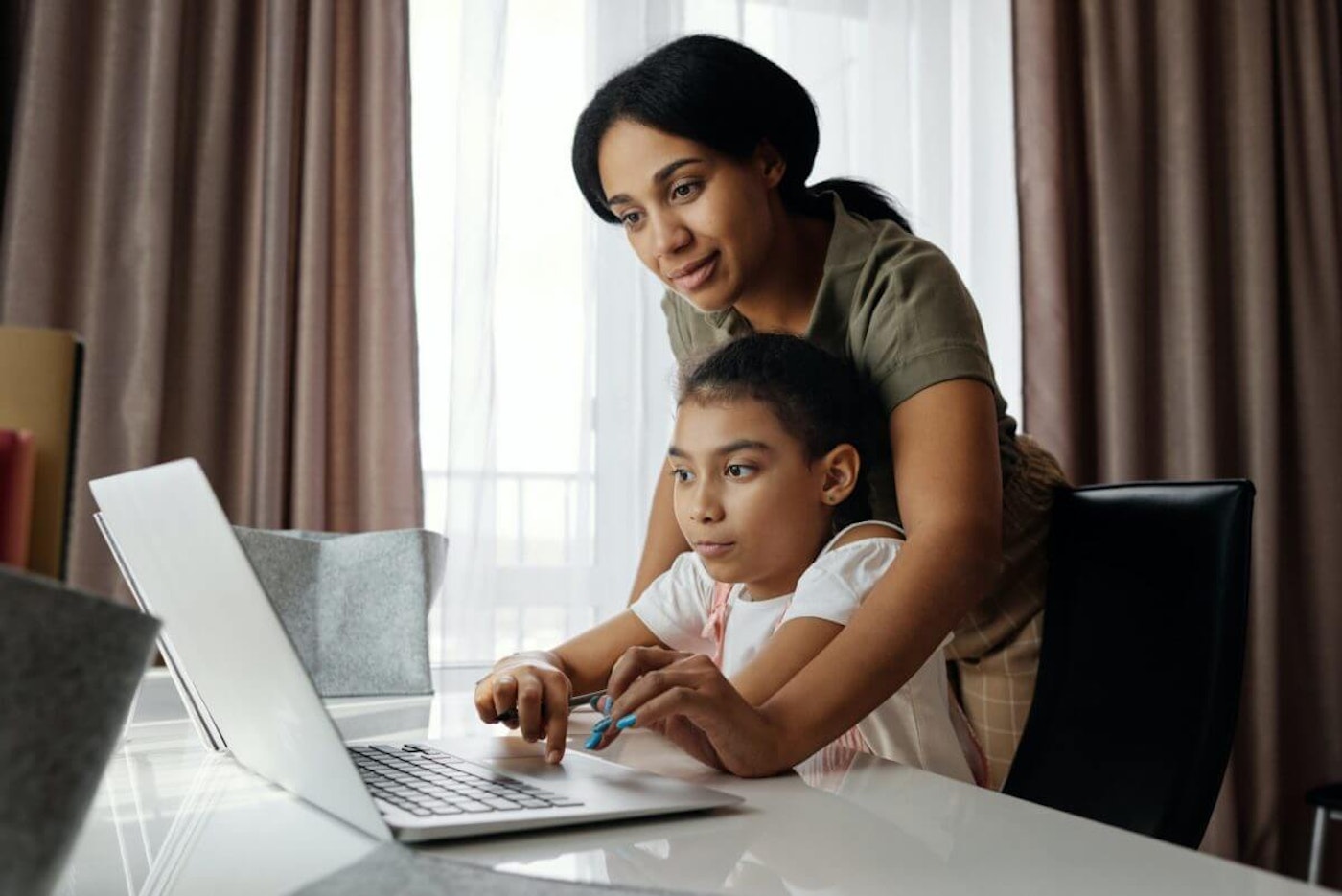 Labor Department Cuts Paid Leave From Parents Who Choose All-Remote Learning Photo by August de Richelieu from Pexels