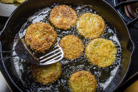 Fried green tomatoes are a specialty at many of NC's finest farm-to-table restaurants. (Shutterstock)