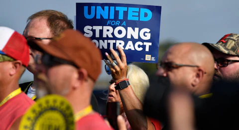 A member holds up a sign at a rally by United Auto Workers Local 863  in Louisville, Ky. (AP Photo/Timothy D. Easley)